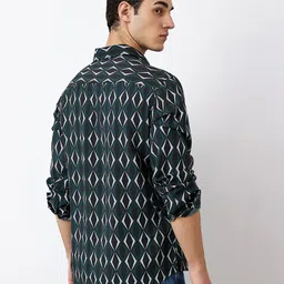 SPYKAR Men Slim Fit Spread Collar Geometric Printed Casual Shirt image 4