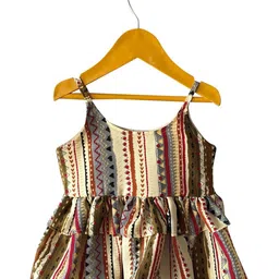 IRSIA Girls Printed Top with Shorts image 4