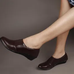 STYLE BUY STYLE Women Synthetic Leather Block Pumps image 4