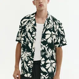 H&M Men Regular Fit Jacquard Resort Shirt image 1
