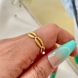 ISHKAARA Gold-Plated Knot Finger Ring image 5