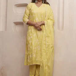 House of Pataudi Floral Embroidered Thread Work Straight Kurta With Trousers & Dupatta-picture-32