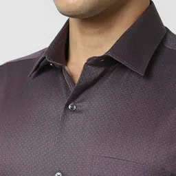 Van Heusen Men Regular Fit Spread Collar Micro Ditsy Printed Cotton Formal Shirt image 2