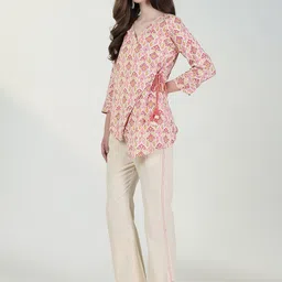 SHOWOFF Printed V-Neck Three-Quarter Sleeves Top & Trouser image 4