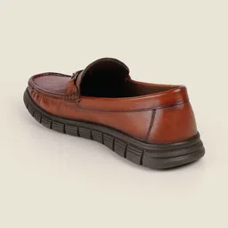 Metro Men Textured Leather Loafers image 5