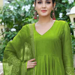 GoSriKi Floral Kurta with Trouser & Dupatta image 5