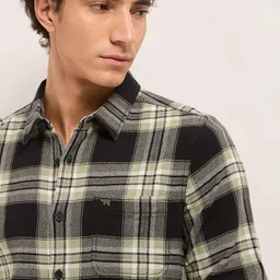 THE BEAR HOUSE Men Checked Spread Collar Pure Cotton Casual Shirt image 5