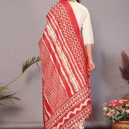 Royal Export Floral Embroidered Thread Work Pure Cotton Kurta With Trousers & Dupatta image 4