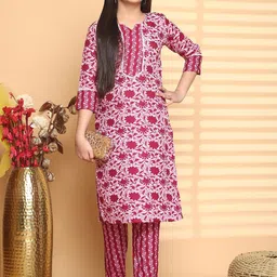 Vetrokart Girls Floral Printed Regular Kurta with Trousers-picture-33