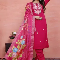 Milastru Floral Embroidered Sequinned Round Neck Kurta With Trousers & Dupatta image 5