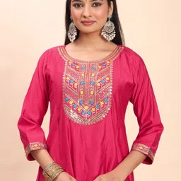 DIVASTRI Women Ethnic Motifs Embroidered Empire Sequinned Pure Silk Kurta with Trousers & With Dupatta image 4