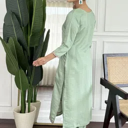 suppar sleave Elegant White Women Embroidered Kurta Sets with Dupatta image 3