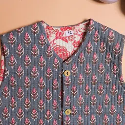 Sangria Printed Pure Cotton Collarless Quilted Jacket image 4