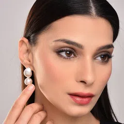 Reenisaa Classic Drop Earrings image 2