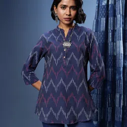 Taavi Geometric Woven Design V-Neck Ikat Crafted Kurti image 3