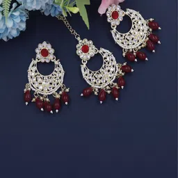 Women Click Gold-Plated Stone-Studded Necklace with Earrings & Maang Tika Set image 4