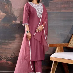 House of Pataudi Floral Embroidered Thread Work Straight Kurta With Trousers & Dupatta image 5
