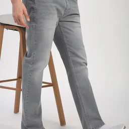 Beyoung Men Relaxed Fit Mildly Distressed Heavy Fade Jeans image 3