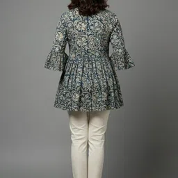 DIGITAL SHOPEE Botanical Printed V-Neck Pure Cotton Kurti image 4