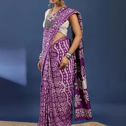 Taavi Women Ethnic Motif Bagru Hand Printed Pure Cotton Saree With Blouse Piece image 4