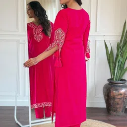 Brand Hill Women Floral Embroidered Regular Thread Work Kurta with Trousers & Dupatta image 4