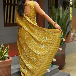 KALINI Floral Printed Zari Saree image 5