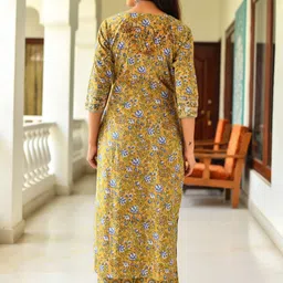 KAUTHAMEE Women Floral Printed Regular Kurta with Trousers & With Dupatta image 5