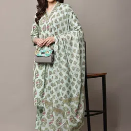 HERE&NOW Women Floral Printed Pleated Pure Cotton Kurta with Trousers & With Dupatta image 4