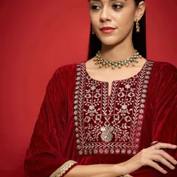 Shae by SASSAFRAS Women Ethnic Motifs Yoke Design Regular Sequinned Velvet Kurta with Harem Pants image 2