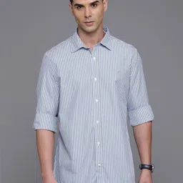INVICTUS Men Standard Fit Spread Collar Vertical Striped Cotton Casual Shirt-image-4