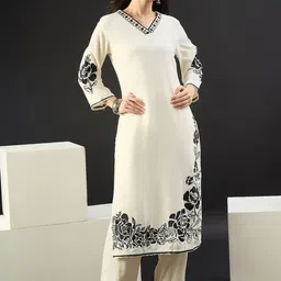 Indo Era Embroidered Tunic With Trousers Co-Ords image 2