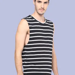 Hypernation Men Striped Round Neck Pure Cotton T-shirt image 2