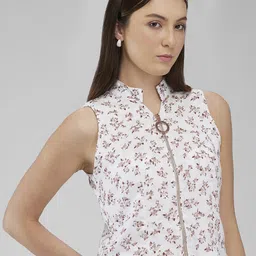 IZEL Floral Print Mandarin Collar Crop Top image 3