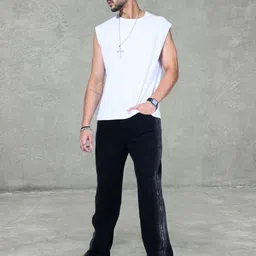 Off Duty India Men Flared Mid-Rise Mildly Distressed Jeans-picture-29
