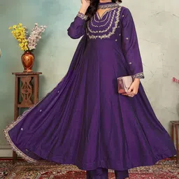 Lyzoo Embroidered Panelled Thread Work Pure Silk Kurta with Trousers & Dupatta image 2