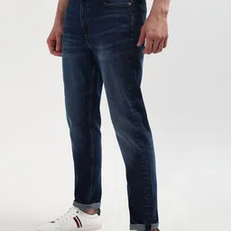 Tommy Hilfiger Men Tapered Fit Clean Look Light Fade Stretchable Jeans image 2