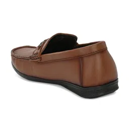 CLOG LONDON Men Textured Leather Square Toe Loafers image 5
