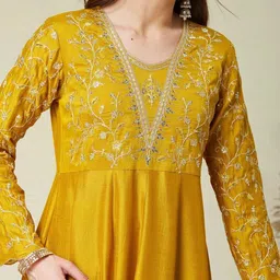 mokosh Women Silk Blend Kurta Pant Dupatta Set image 4