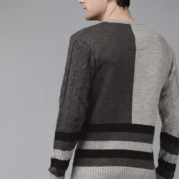 roadster Men Checkered Round Neck Grey Sweater image 5