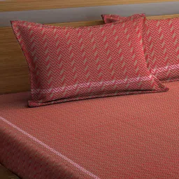 Arrabi Red & Gold-Toned Geometric 300 TC King Cotton Bedsheet with 2 Pillow Covers image 3