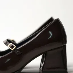 theater Casuals For Women image 2