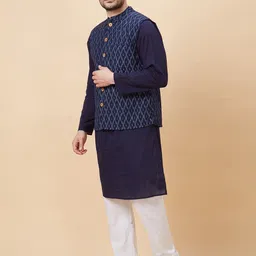Globus Men Navy Blue Mandarin Collar Pure Cotton Kurta with Printed Nehru Jacket image 3