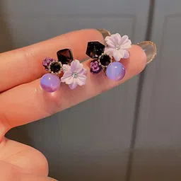 FIMBUL Gold-Plated Floral Studs Earrings image 4