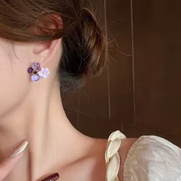 FIMBUL Beads & Stone Studded Floral Studs Earrings image 4