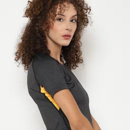 CHKOKKO Women Grey  Yellow Regular Gym Crop Top image 3