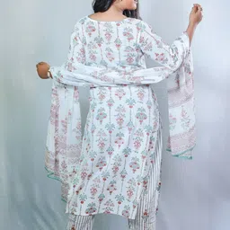 7threads 1 Stop Fashion Floral Printed Straight Kurta with Trousers & Dupatta image 3