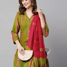 gosriki Women Cotton Blend Kurti Pant Dupatta Set image 4