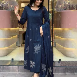 svaraa Women Printed Anarkali Kurta Suit Set image 3