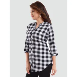 Saree Swarg Women White & Black Checked Crepe Top image 4