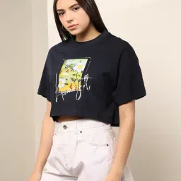 Shein Drop-Shoulder Sleeves Typographic Chest Print Crop Boxy Fit Tshirt image 3